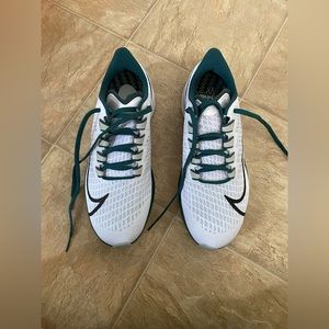 Nike Zoom Pegasus 37 Eagles, Size 8.5 Womens, White/Medium Silver